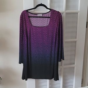 Laura top, fits 1x/2x. Size tag missing